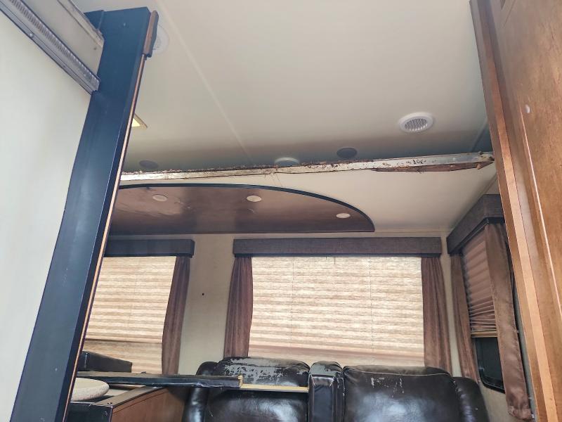 2016 Grand design Reflection VIN 573TR3627G3305218 COPART salvage auction — WATER/FLOOD, TN - SALVAGE CERTIFICATE, sold $1,250 on 2026-09-03 (photo 9)