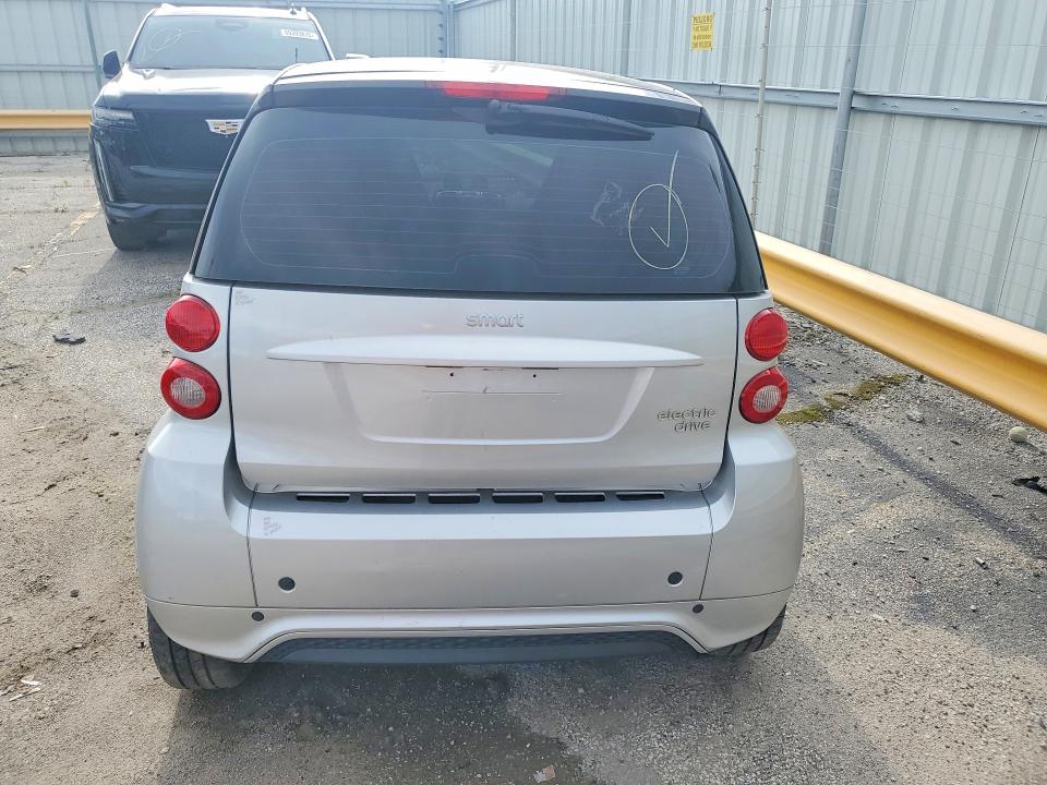 2014 Smart Fortwo VIN WMEEJ9AA7EK736218 COPART salvage auction — FRONT END, Il - Salvage Certificate, sold $350 on 2026-07-06 (photo 6)