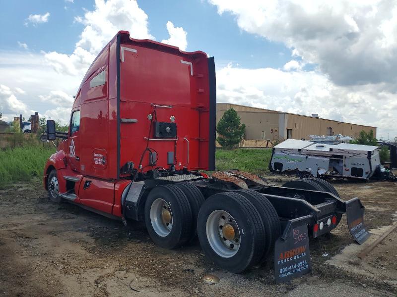 2014 Kenworth T680 VIN 1XKYD48X9EJ417705 COPART salvage auction — MINOR DENT/SCRATCHES, SC - CERT OF TITLE-SALVAGE, sold $500 on 2026-07-31 (photo 3)