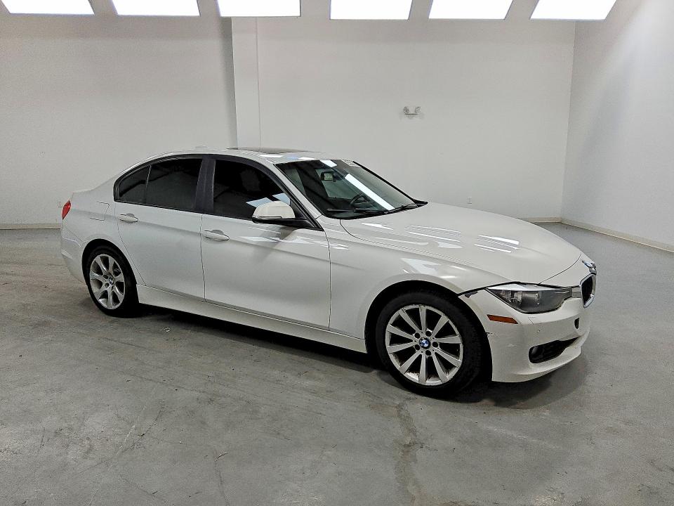 2015 BMW 3er VIN WBA3B5C50FF960658 COPART salvage auction — FRONT END, Wv - Certificate Of Title, sold $1,500 on 2026-08-13 (photo 4)