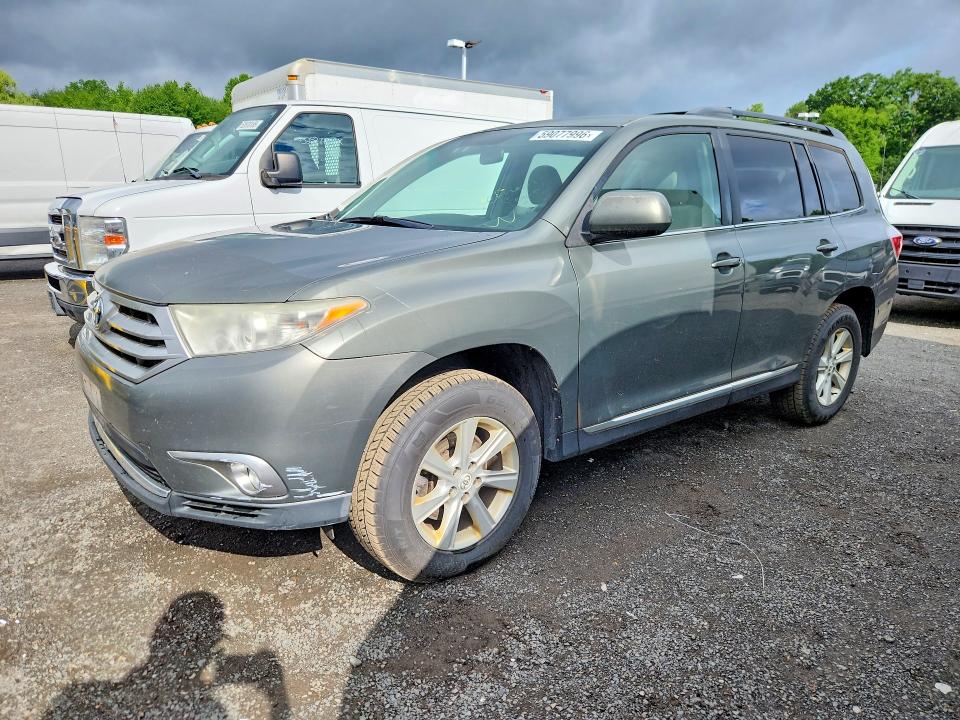 2011 Toyota Highlander VIN 5TDBK3EH0BS053249 COPART salvage auction — MINOR DENT/SCRATCHES, Ma - Certificate Of Title (P), sold $4,900 on 2026-07-16 (photo 1)