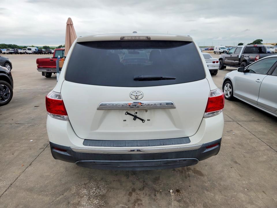 2011 Toyota Highlander VIN 5TDZA3EH6BS007796 COPART salvage auction — SIDE, TX - SALVAGE VEHICLE TITLE, sold $4,300 on 2026-07-23 (photo 6)