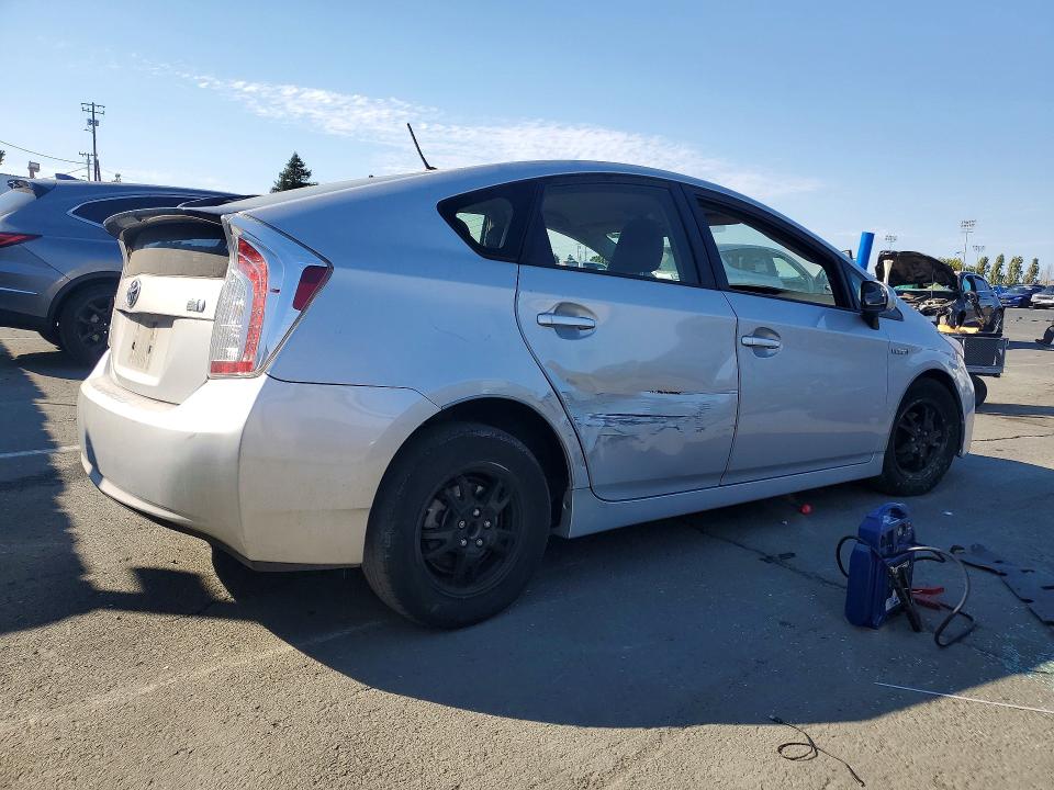 2015 Toyota Prius VIN JTDKN3DU6F0465447 COPART salvage auction — FRONT END, CA - SALVAGE CERTIFICATE, sold $1,300 on 2026-07-17 (photo 3)