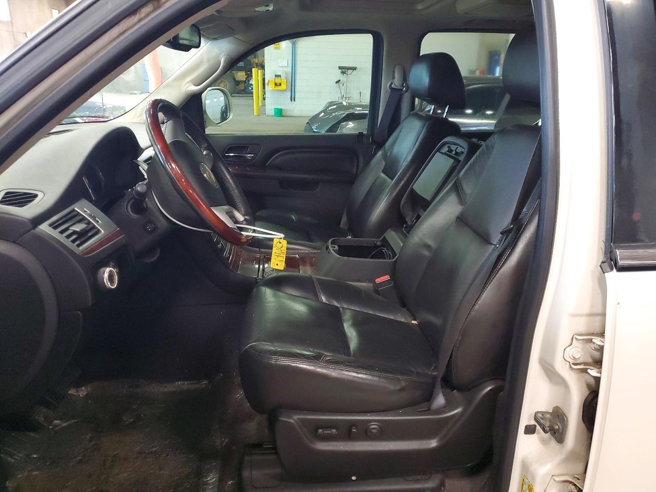 2011 Cadillac Escalade EXT VIN 3GYT4MEFXBG194230 COPART salvage auction — Mechanical, VA - CERTIFICATE OF TITLE, sold $2,800 on 2026-07-09 (photo 7)