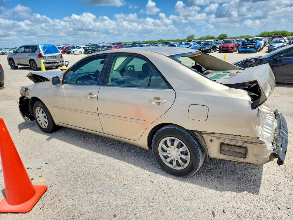 2005 Toyota Camry VIN 4T1BE32K05U073715 COPART salvage auction — FRONT END, TX - SALVAGE VEHICLE TITLE, sold $300 on 2026-07-09 (photo 2)