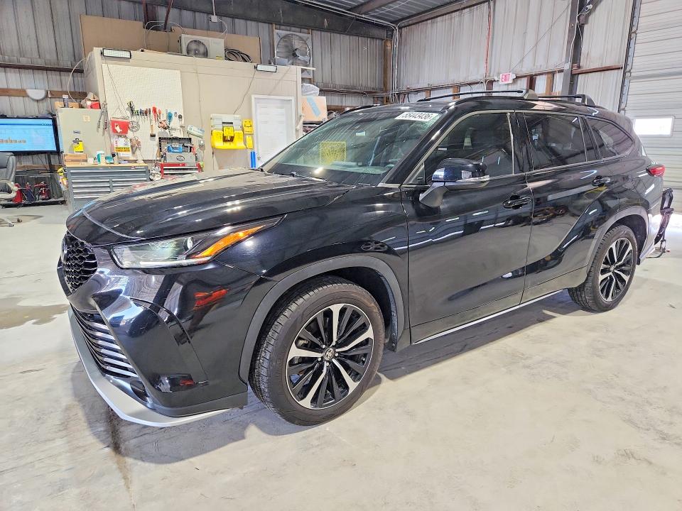 2022 Toyota Highlander VIN 5TDLZRAH5NS136219 COPART salvage auction — HAIL, Salvage Title, sold $5,000 on 2026-07-29 (photo 1)