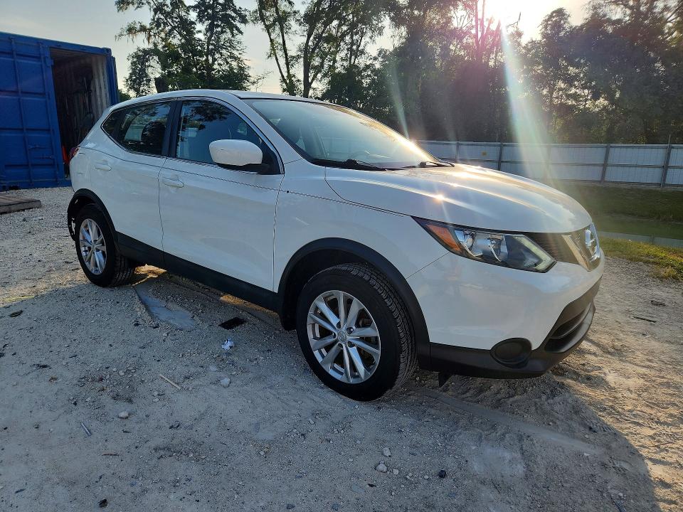 2017 Nissan Rogue VIN JN1BJ1CP8HW027480 COPART salvage auction — REAR END, Fl - Cert Of Title Slvg Rebuildable, sold $4,200 on 2026-07-14 (photo 4)