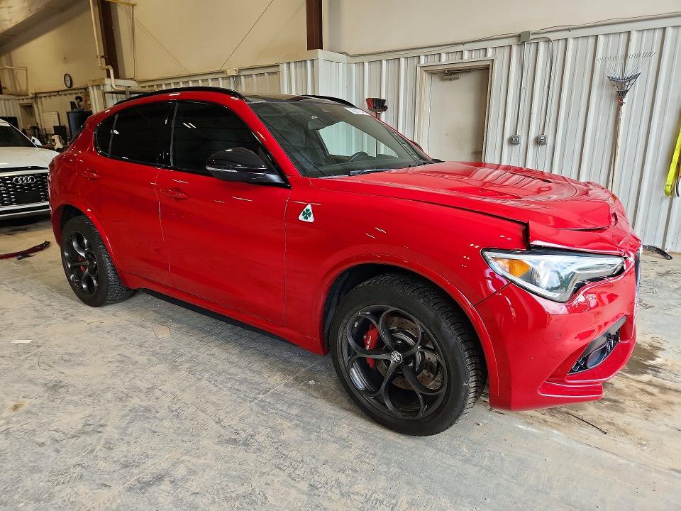 2022 Alfa romeo Stelvio VIN ZASPAKEVXN7D29600 COPART salvage auction — FRONT END, Wi - Cert Of Title-Salvage Vehicle, sold $11,700 on 2026-08-05 (photo 4)