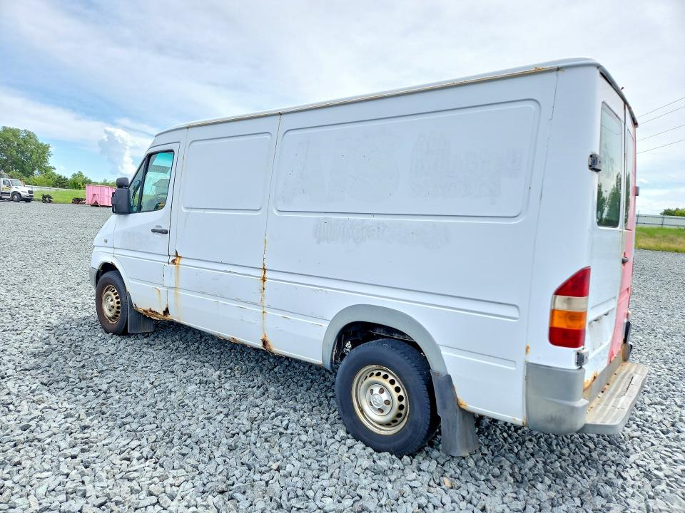 2005 Dodge Sprinter VIN WD0PD644955785705 COPART salvage auction — NORMAL WEAR, Mi - Certificate Of Title, sold $950 on 2026-07-15 (photo 2)