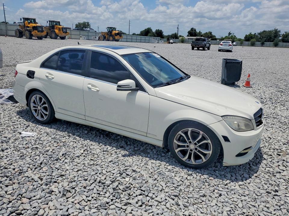 2011 Mercedes-benz C-klasse VIN WDDGF5EB5BR137136 COPART salvage auction — MINOR DENT/SCRATCHES, Fl - Certificate Of Title, sold $475 on 2026-07-24 (photo 4)