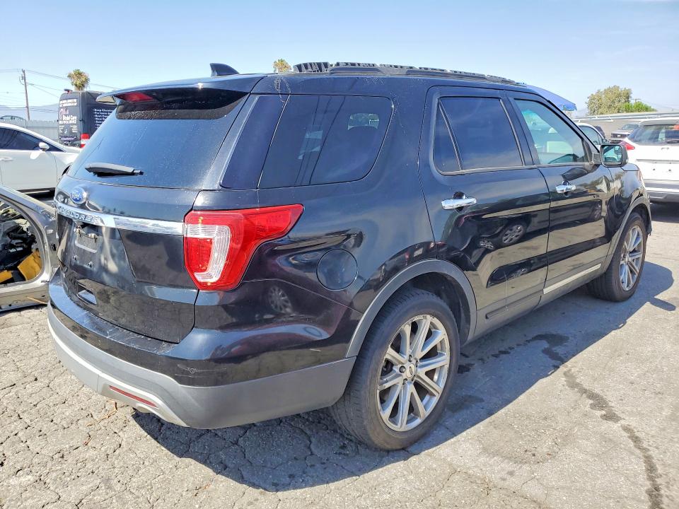 2017 Ford Explorer VIN 1FM5K7F83HGB81521 COPART salvage auction — MINOR DENT/SCRATCHES, Ca - Dis/Dlr/Exp Only Clean Title (P), sold $2,600 on 2026-07-09 (photo 3)