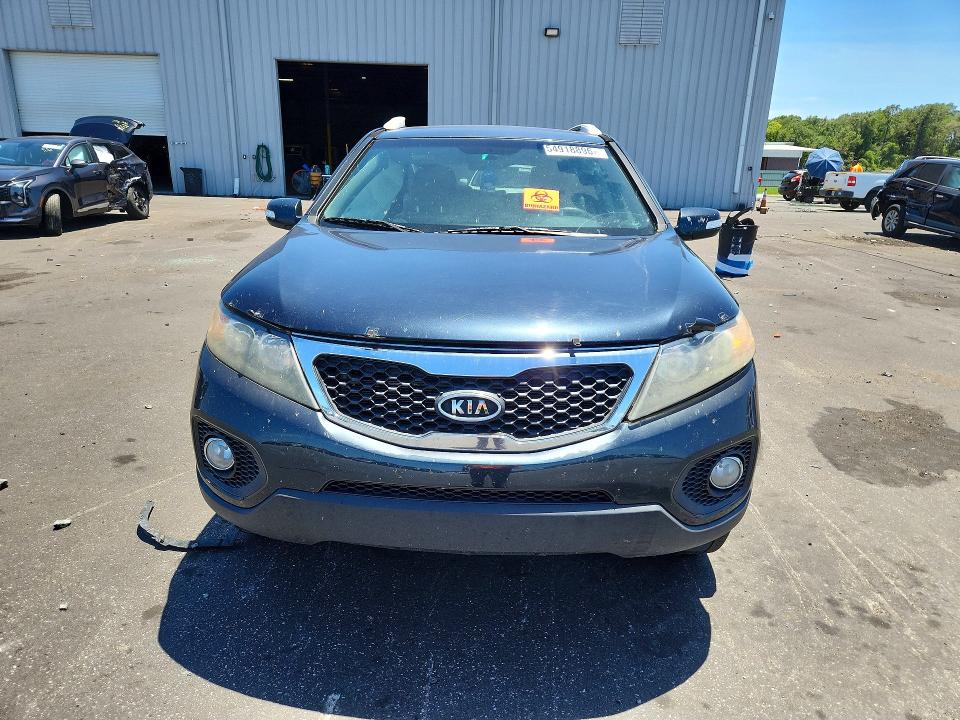 2012 Kia Sorento VIN 5XYKT4A60CG284013 COPART salvage auction — SIDE, Fl - Cert Of Title Slvg Rebuildable, sold $575 on 2026-07-13 (photo 5)