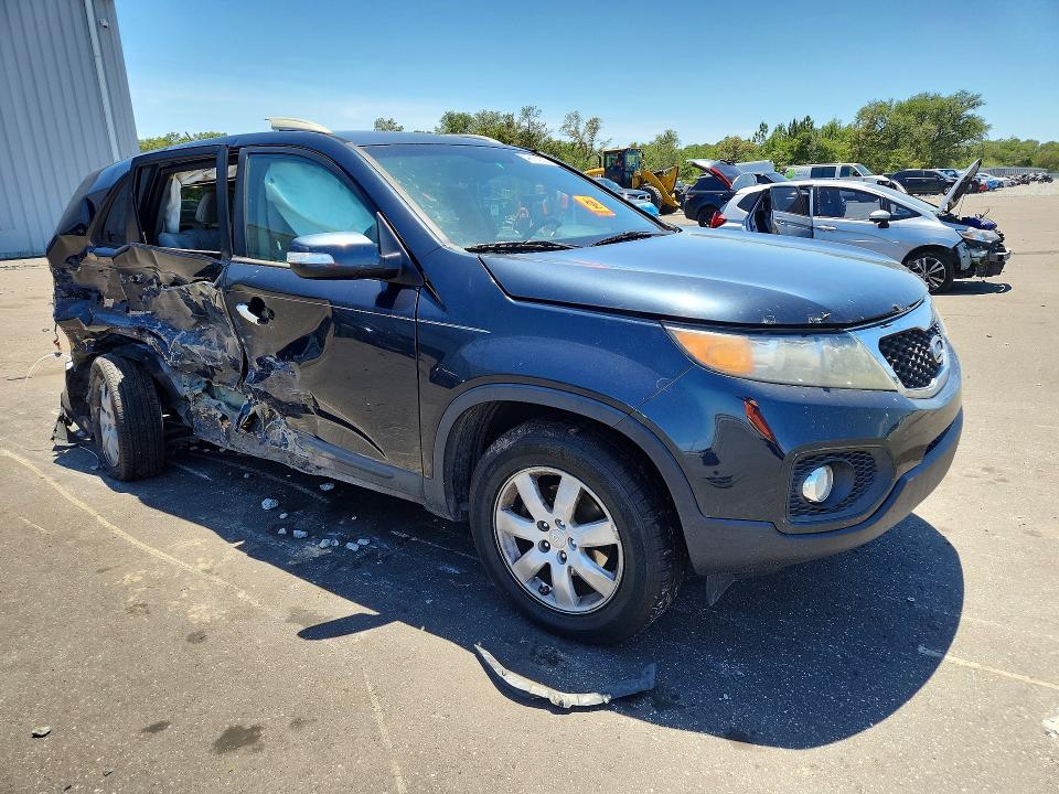 2012 Kia Sorento VIN 5XYKT4A60CG284013 COPART salvage auction — SIDE, Fl - Cert Of Title Slvg Rebuildable, sold $575 on 2026-07-13 (photo 4)