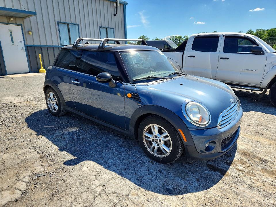 2011 Mini Cooper VIN WMWSU3C59BT096957 COPART salvage auction — SIDE, PA - CERTIFICATE OF SALVAGE, sold $800 on 2026-07-24 (photo 4)