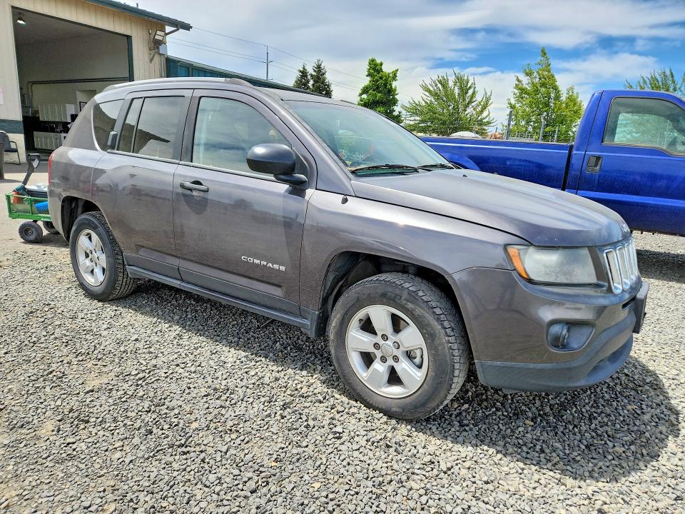2016 Jeep Compass VIN 1C4NJCBA8GD547627 COPART salvage auction — MINOR DENT/SCRATCHES, Or - Certificate Of Title, sold $800 on 2026-07-28 (photo 4)