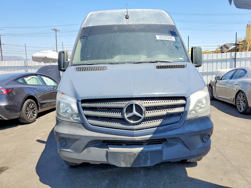 2018 Mercedes-benz Sprinter VIN WD3PE7CD1JP622584 COPART salvage auction — MINOR DENT/SCRATCHES, Ca - Dis/Dlr/Exp Only Clean Title (P), sold $4,350 on 2026-07-27 (photo 5)