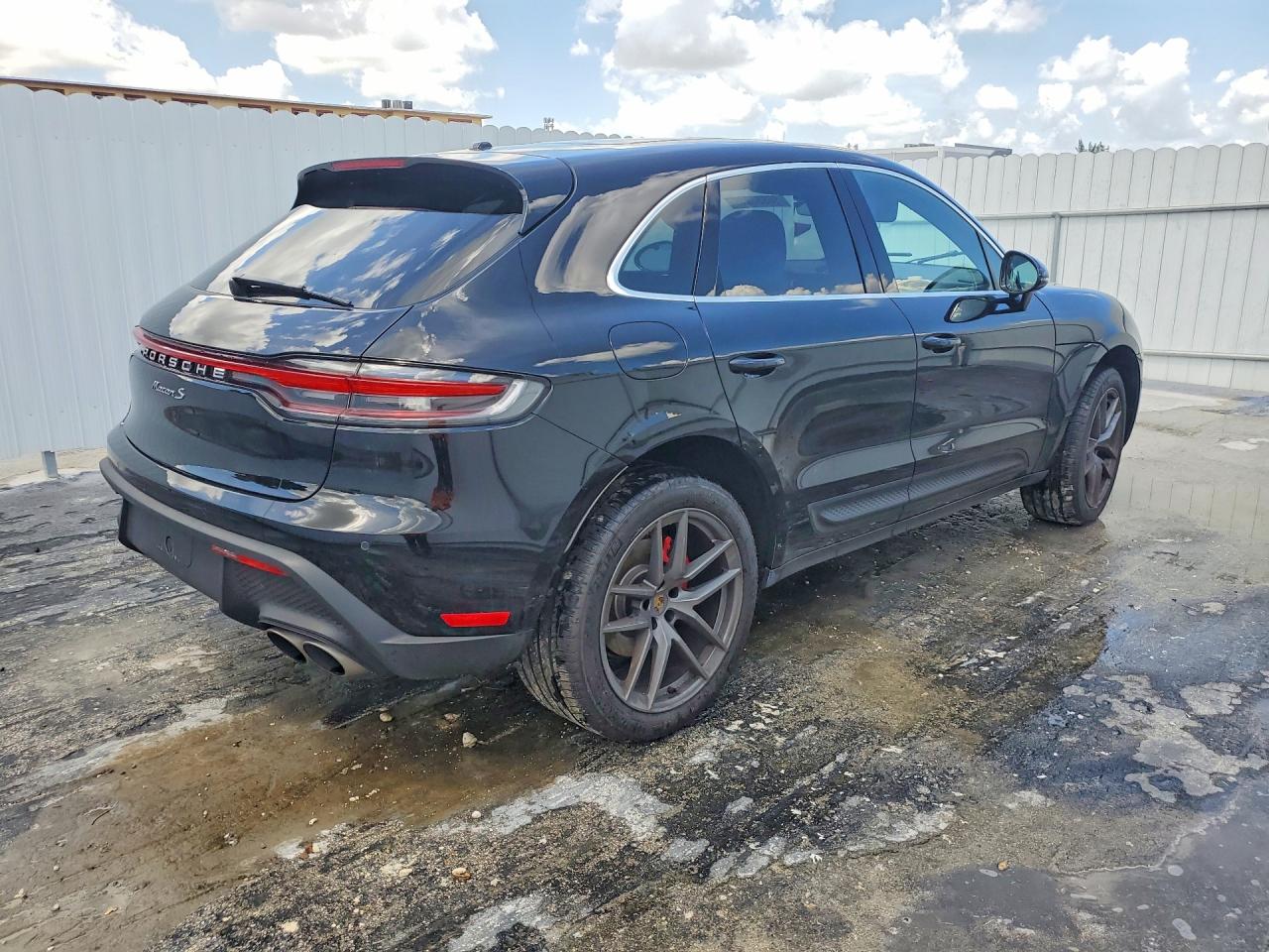2025 Porsche Macan VIN WP1AG2A56SLB40186 COPART salvage auction — Side, FL - CERT OF TITLE SLVG REBUILDABLE, sold $28,250 on 2026-08-11 (photo 3)