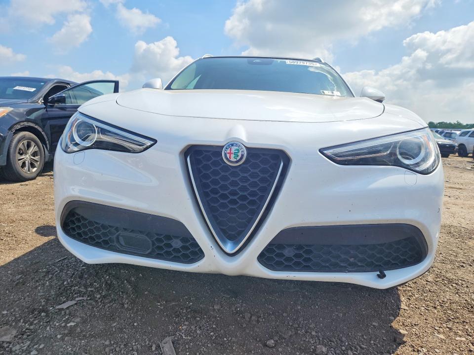 2018 Alfa romeo Stelvio VIN ZASFAKBN3J7B84443 COPART salvage auction — SIDE, MI - CERTIFICATE OF TITLE, sold $700 on 2026-07-21 (photo 5)
