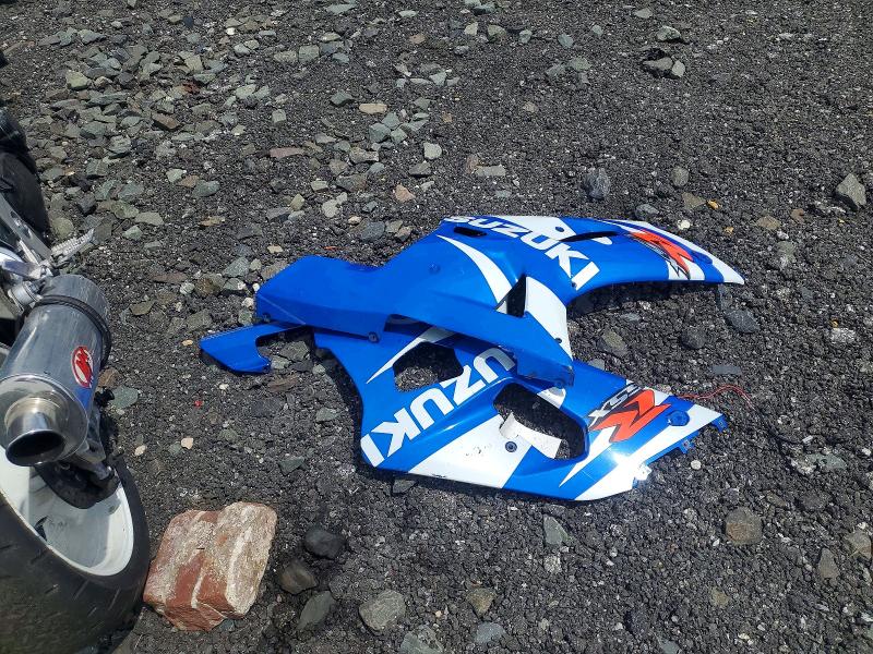 2001 Suzuki Gsx-r600 VIN JS1GN7BA412104652 COPART salvage auction — MINOR DENT/SCRATCHES, NY - CERTIFICATE OF TITLE, sold $1,100 on 2026-07-09 (photo 9)