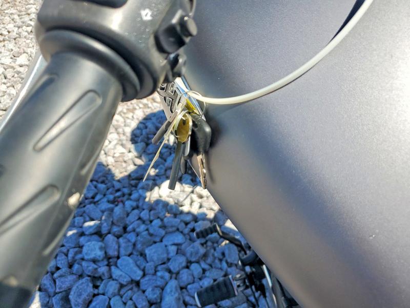 2016 Triumph motorcycle Speedmaster VIN SMT915RN9GT719239 COPART salvage auction — MINOR DENT/SCRATCHES, IA - CERT OF TITLE-SALVAGE TITLE, sold $1,350 on 2026-07-02 (photo 8)