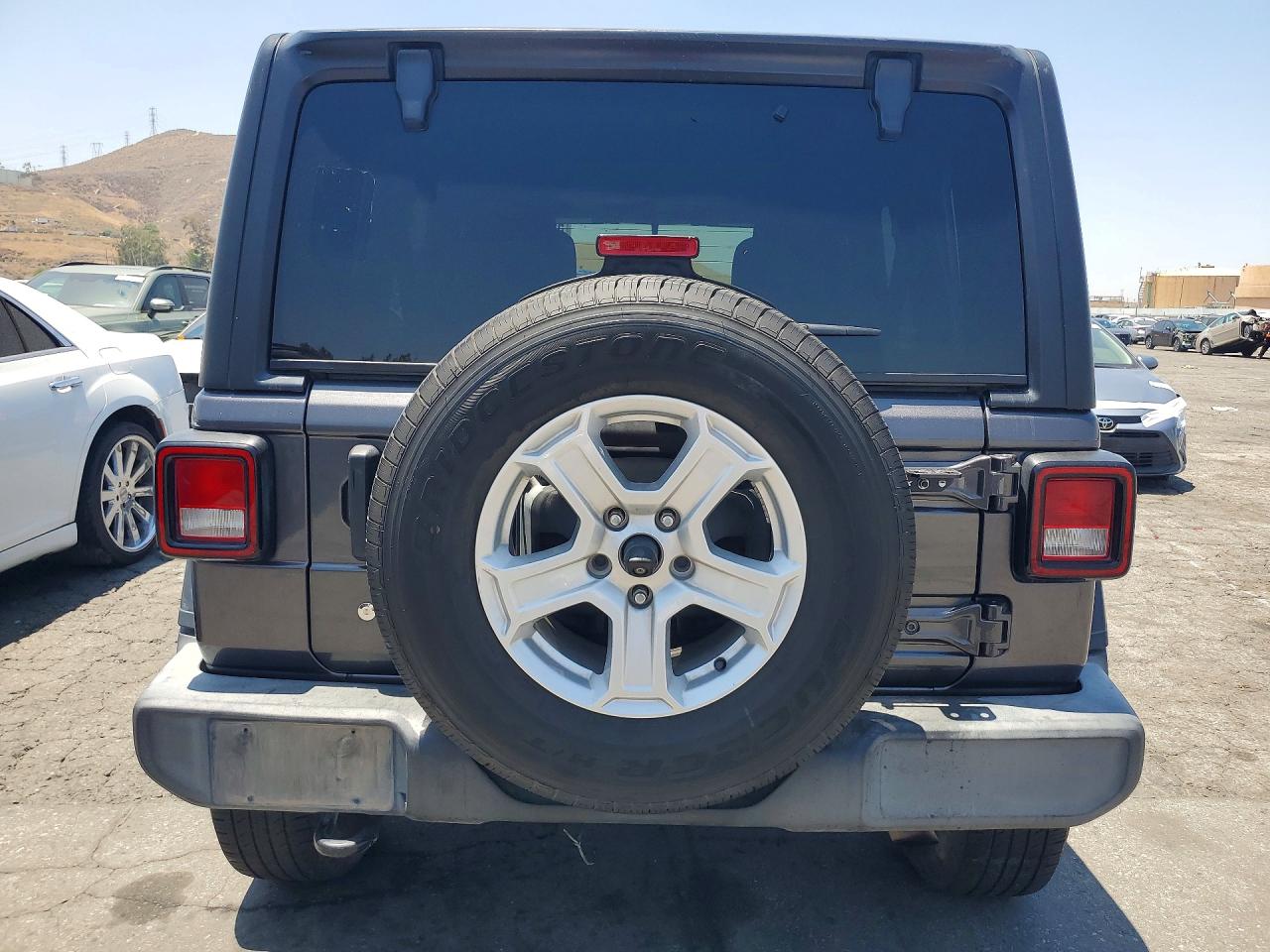 2018 Jeep Wrangler Unlimited VIN 1C4HJXDNXJW145348 COPART salvage auction — Minor Dent/Scratches, FL - DERELICT VEHICLE CERTIFICATE, sold $9,900 on 2026-07-02 (photo 6)