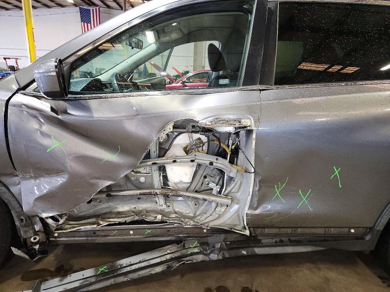 2017 Nissan Rogue VIN KNMAT2MT0HP613377 COPART salvage auction — SIDE, Fl - Cert Of Title Slvg Rebuildable, sold $1,150 on 2026-07-08 (photo 7)