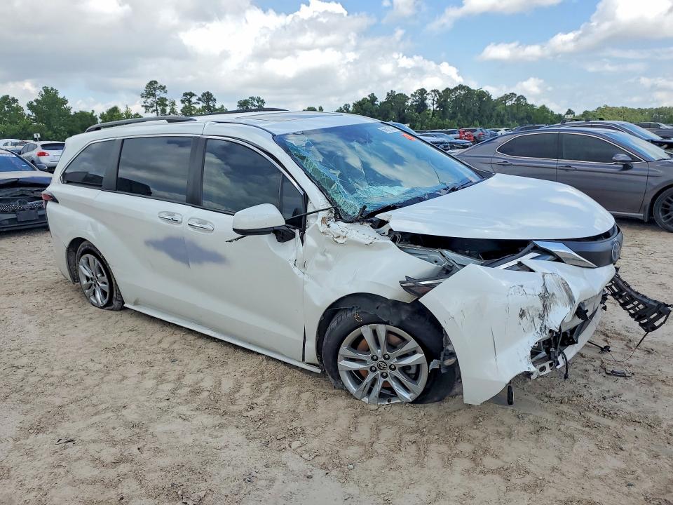 2022 Toyota Sienna VIN 5TDJSKFC2NS046655 COPART salvage auction — FRONT END, Tx - Salvage Vehicle Title, sold $8,700 on 2026-07-28 (photo 4)
