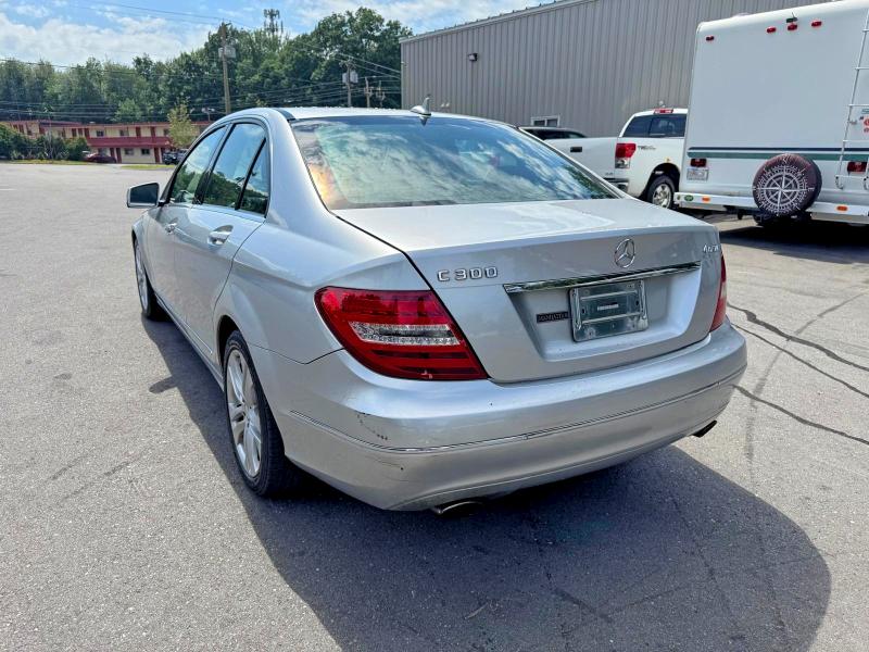 2014 Mercedes-benz VIN WDDGF8AB7EG239514 COPART salvage auction — MINOR DENT/SCRATCHES, Ny - Certificate Of Title, sold $3,900 on 2026-08-31 (photo 2)