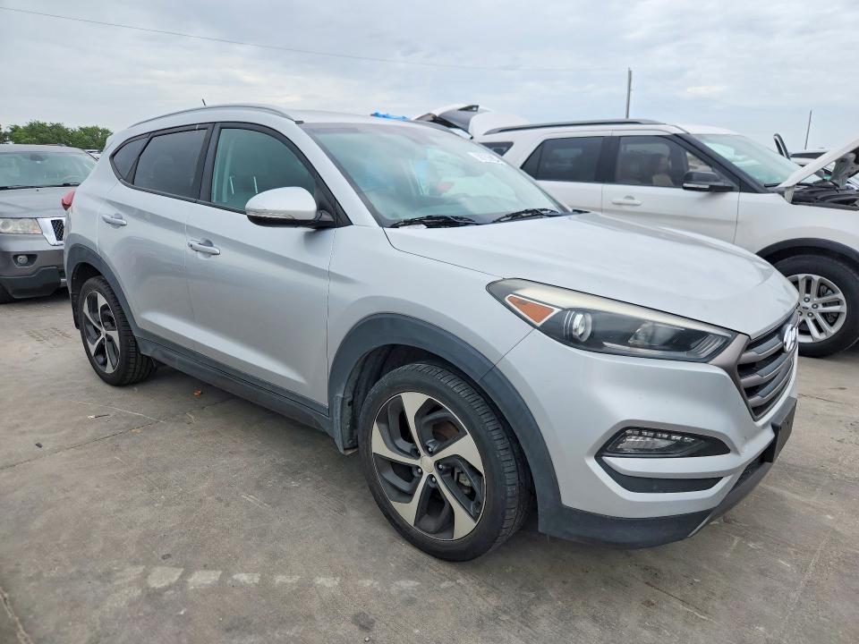 2016 Hyundai VIN KM8J33A22GU149523 COPART salvage auction — NORMAL WEAR, Tx - Certificate Of Title, sold $4,250 on 2026-07-13 (photo 4)