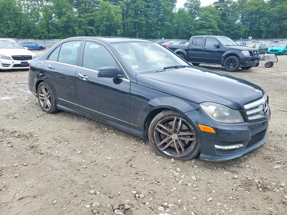 2013 Mercedes-benz VIN WDDGF8AB4DA774284 COPART salvage auction — SIDE, Ma - Cert Of Title-Reconstrctd Coll, sold $80 on 2026-08-17 (photo 4)