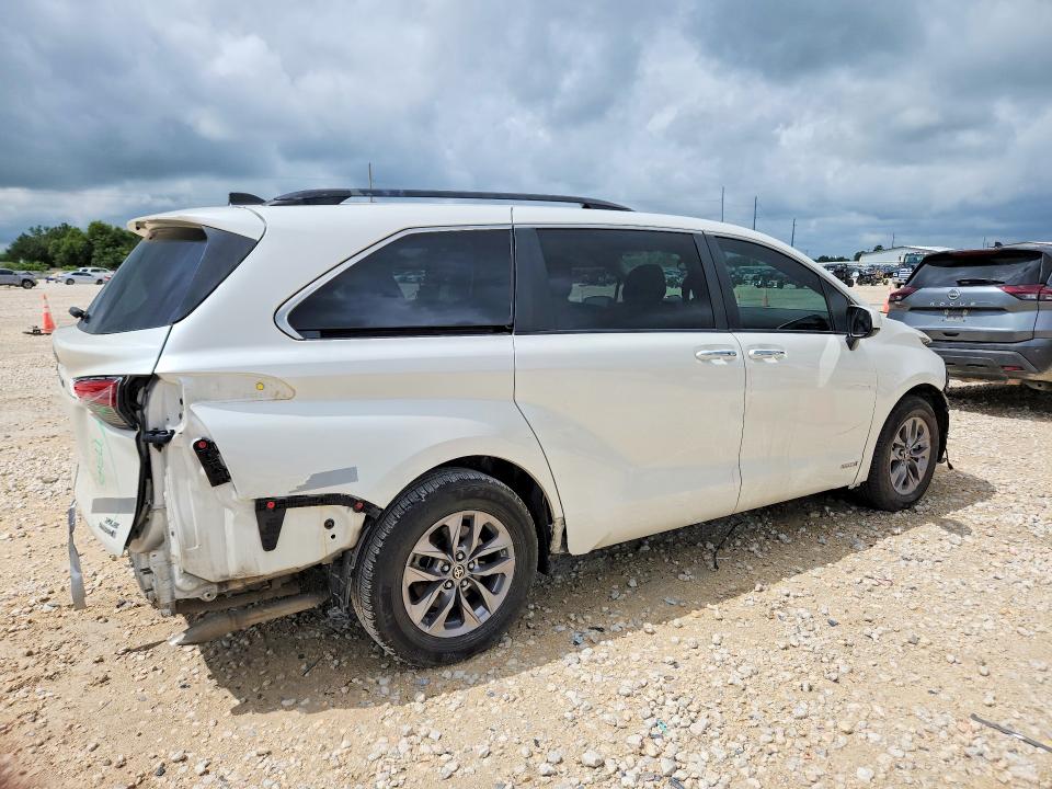 2021 Toyota Sienna VIN 5TDJRKECXMS025810 COPART salvage auction — FRONT END, Tx - Salvage Vehicle Title, sold $14,600 on 2026-07-30 (photo 3)