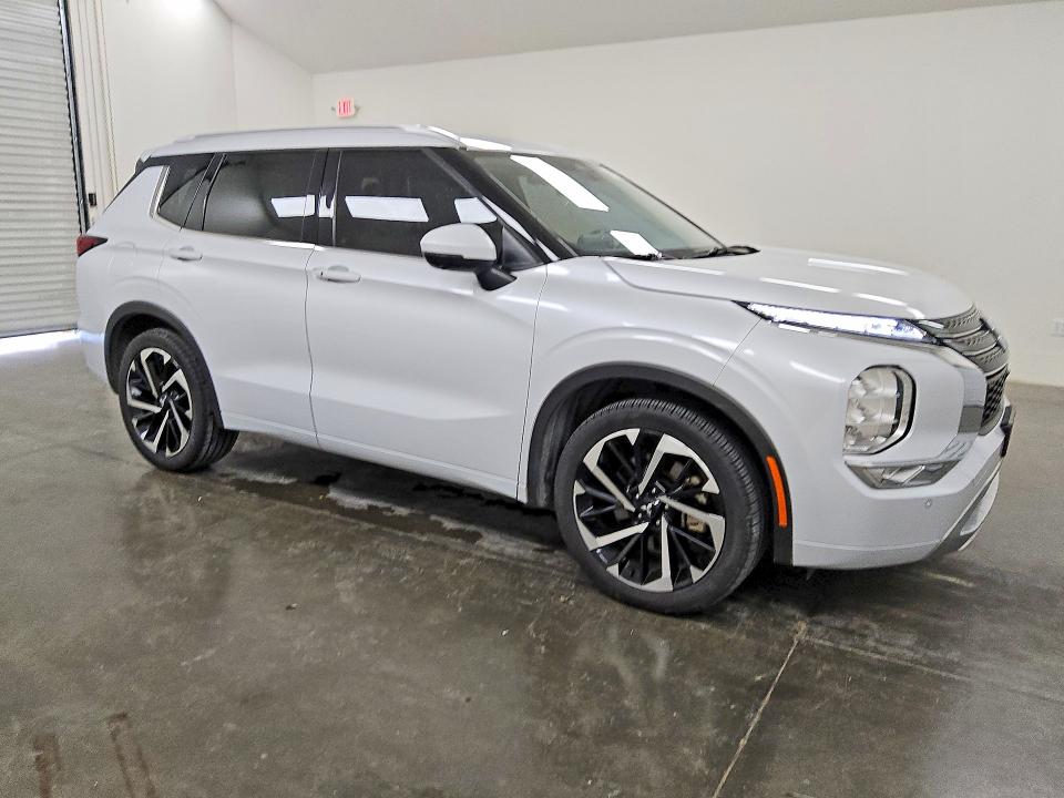 2023 Mitsubishi Outlander VIN JA4J3VA89PZ019272 COPART salvage auction — MINOR DENT/SCRATCHES, Tx - Certificate Of Title, sold $15,100 on 2026-07-09 (photo 4)