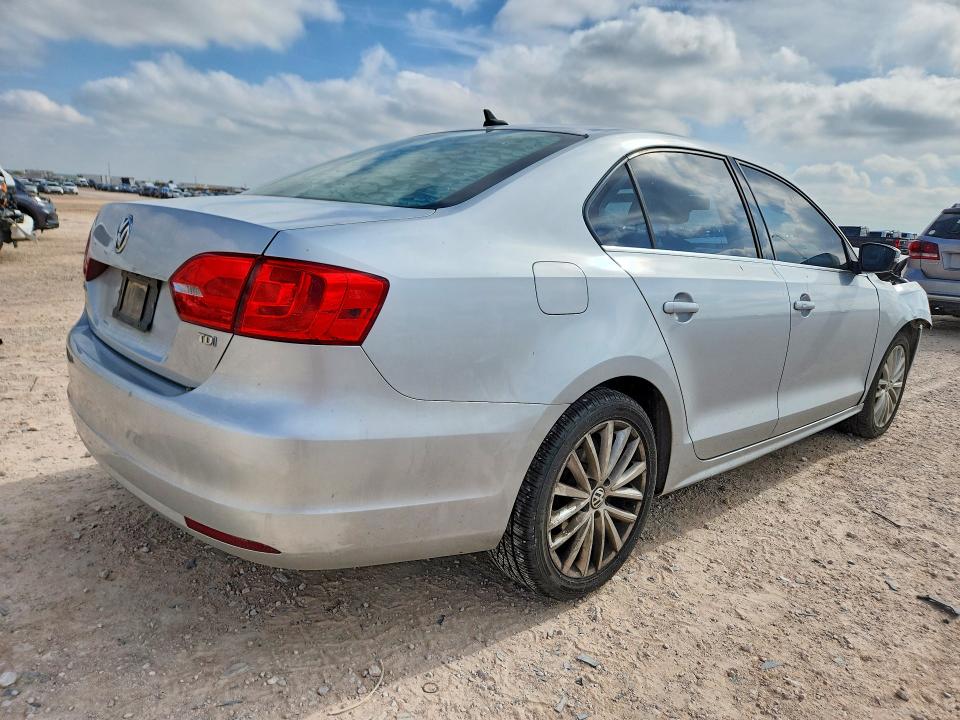 2014 Volkswagen Jetta VIN 3VWLL7AJ7EM361263 COPART salvage auction — FRONT END, Tx - Salvage Vehicle Title, sold $400 on 2026-07-22 (photo 3)