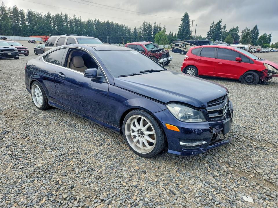2013 Mercedes-benz C-klasse VIN WDDGJ4HB9DF945482 COPART salvage auction — FRONT END, Wa - Vehicle Cert Of Ownership-Titl, sold $2,200 on 2026-07-02 (photo 4)