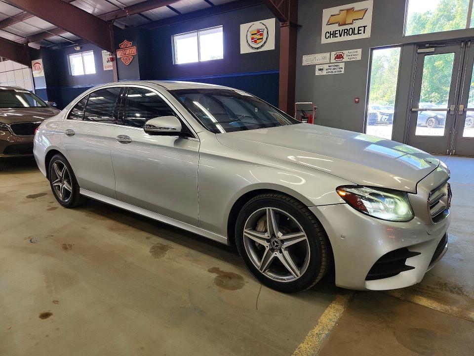 2017 Mercedes-benz E-class VIN WDDZF4KB8HA232885 COPART salvage auction — WATER/FLOOD, Fl - Certificate Of Title, sold $8,900 on 2026-07-31 (photo 4)