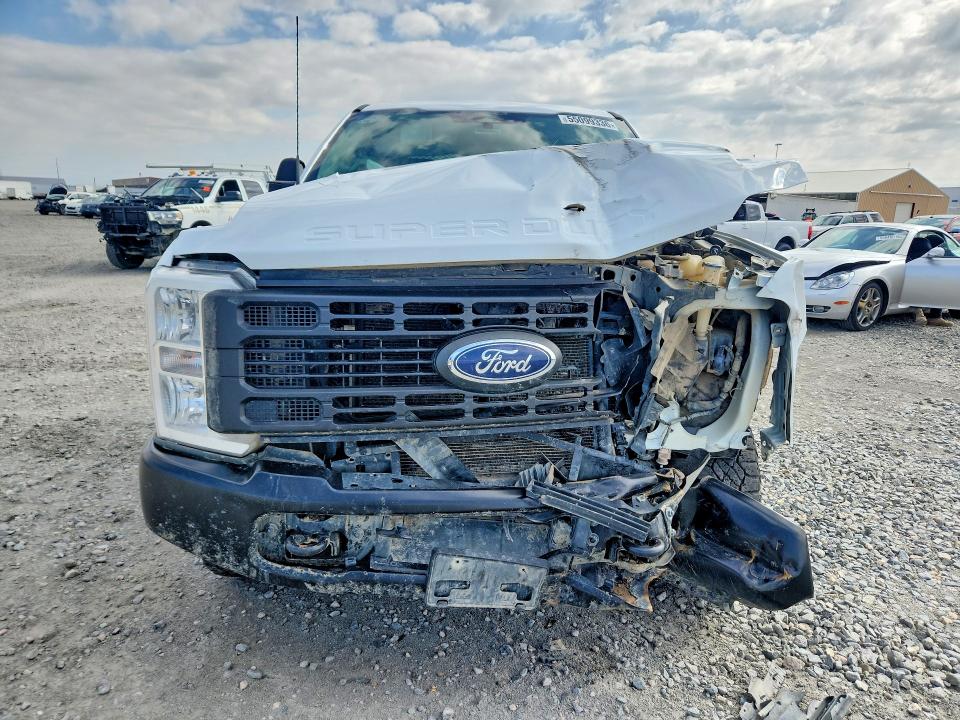 2023 Ford F350 VIN 1FT8W3BA8PEC63004 COPART salvage auction — FRONT END, Salvage Title, sold $12,000 on 2026-07-27 (photo 5)