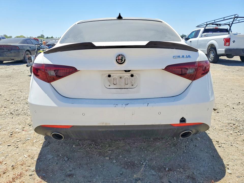 2017 Alfa romeo Giulia VIN ZARFAEBNXH7556175 COPART salvage auction — Burn Engine, CA - NON-REPAIRABLE VEHICLE CERT, sold $1,800 on 2026-08-18 (photo 6)