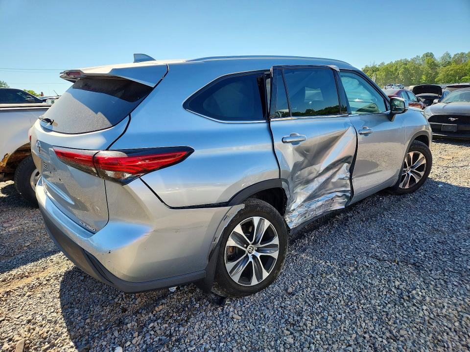 2020 Toyota Highlander VIN 5TDHZRBH4LS033228 COPART salvage auction — SIDE, NJ - CERT OF TITLE-SALVAGE, sold $10,600 on 2026-07-31 (photo 3)
