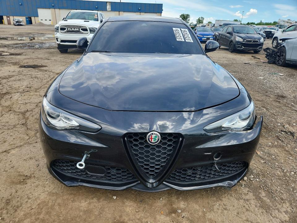 2017 Alfa romeo Giulia VIN ZARFAEEN4H7544406 COPART salvage auction — FRONT END, Mi - Dealer Only Clean Title, sold $4,600 on 2026-07-17 (photo 5)
