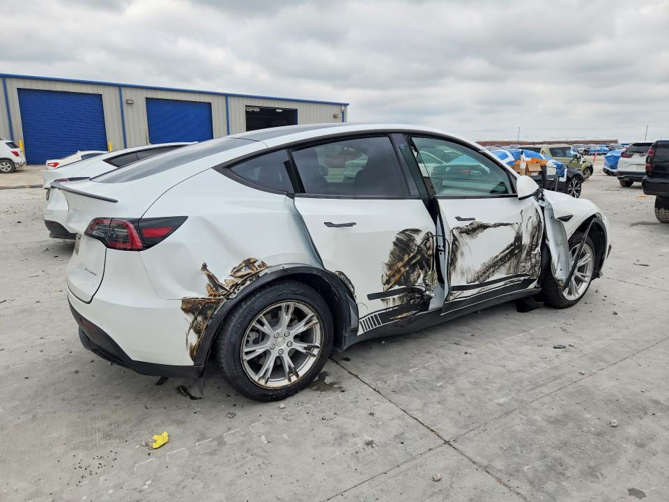 2022 Tesla VIN 7SAYGDEE9NF434469 COPART salvage auction — SIDE, Tx - Salvage Vehicle Title, sold $7,800 on 2026-07-07 (photo 3)