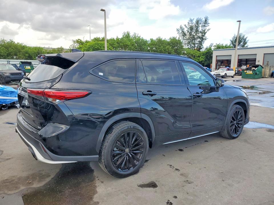 2023 Toyota VIN 5TDKDRAH0PS025137 COPART salvage auction — MINOR DENT/SCRATCHES, Fl - Certificate Of Title (P), sold $22,800 on 2026-07-21 (photo 3)