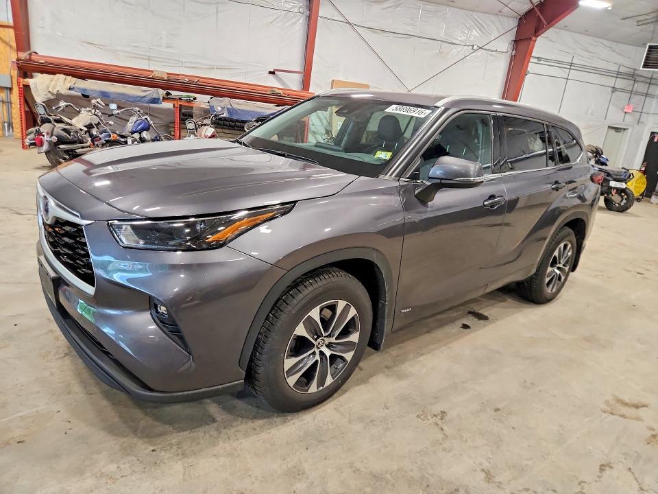 2022 Toyota VIN 5TDGBRCH9NS540692 COPART salvage auction — ROOF, Vt - Cert Of Title-Salvage Vehicle, sold $23,500 on 2026-07-20 (photo 1)