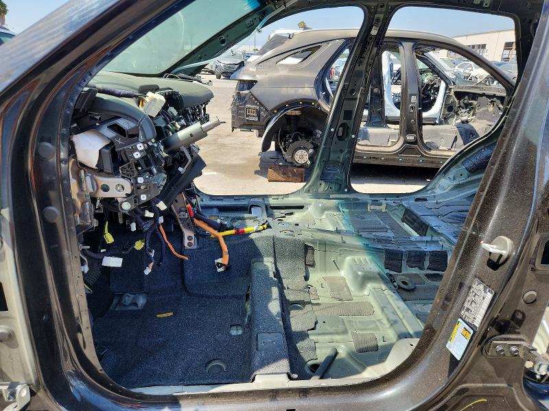 2025 Genesis Gv80 VIN KMUHGESB4SU242163 COPART salvage auction — STRIPPED, Ca - Certificate Of Title, sold $9,400 on 2026-07-14 (photo 7)