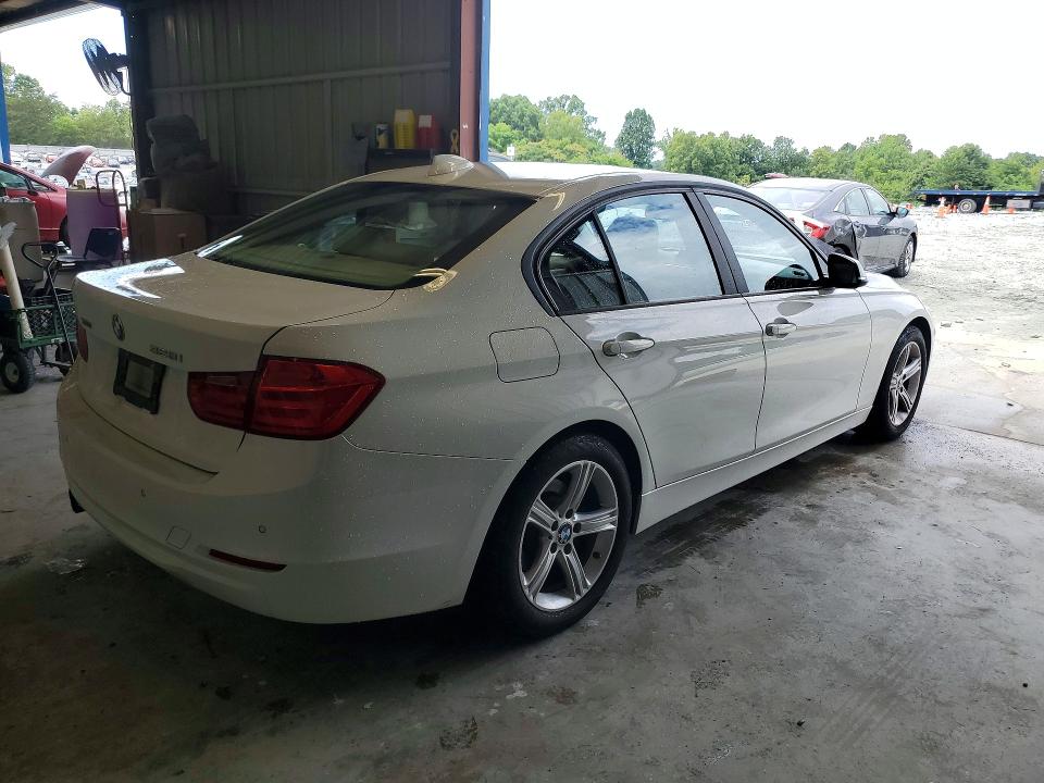 2014 BMW 3er VIN WBA3B3C58EJ977353 COPART salvage auction — MINOR DENT/SCRATCHES, Nc - Dealer Only Clean Title, sold $825 on 2026-07-22 (photo 3)