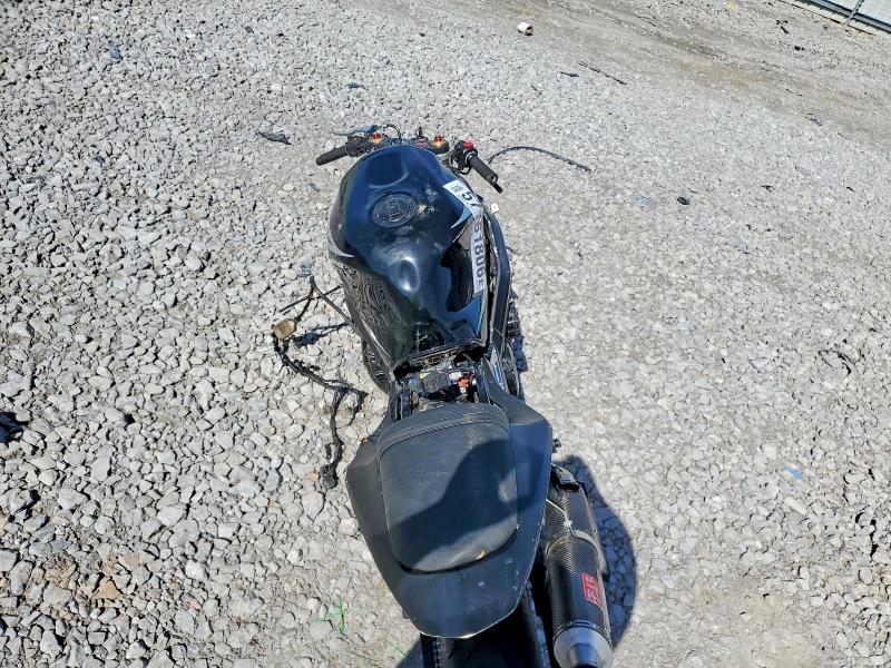 2004 Suzuki Gsx-r1000 VIN JS1GT75A842100111 COPART salvage auction — ROLLOVER, KY - CERT OF TITLE-SALVAGE, sold $30 on 2026-07-23 (photo 6)