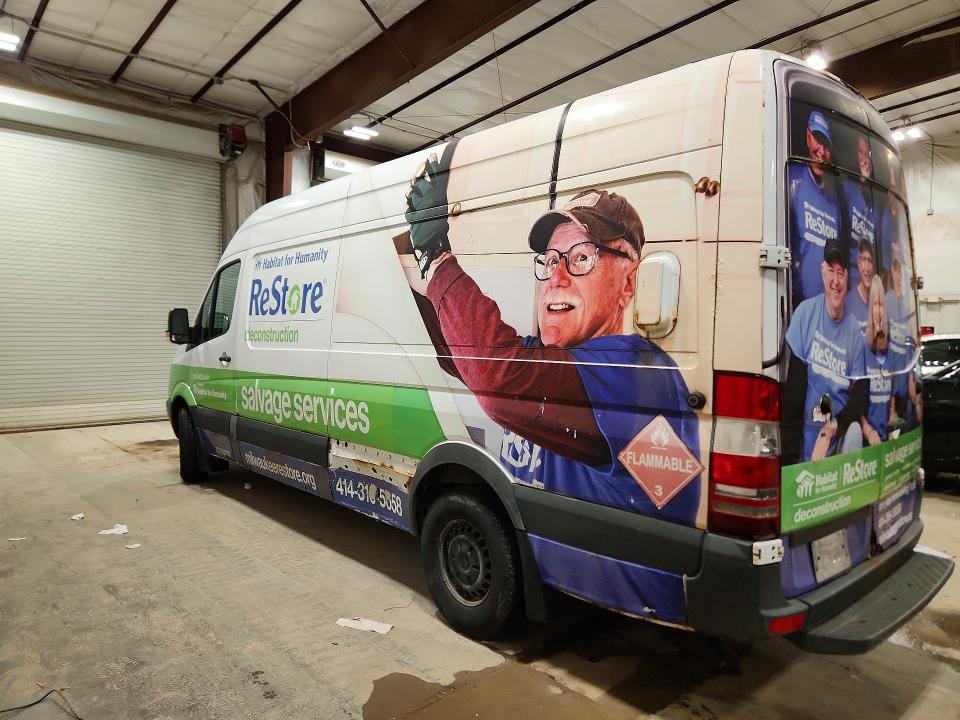 2008 Dodge Sprinter VIN WD0PE845185242368 COPART salvage auction — BURN, Wi - Certificate Of Title, sold $500 on 2026-07-08 (photo 2)