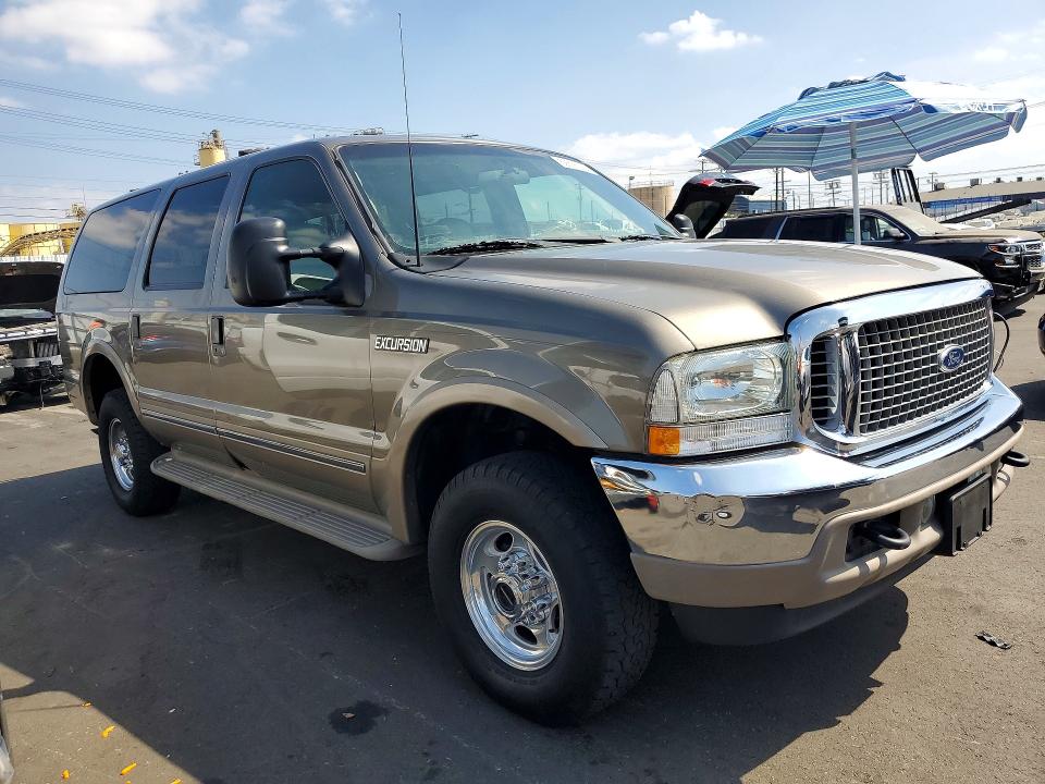 2002 Ford Excursion VIN 1FMSU43F02EA77747 COPART salvage auction — MINOR DENT/SCRATCHES, Ca - Dis/Dlr/Exp Only Clean Title, sold $18,100 on 2026-07-06 (photo 4)
