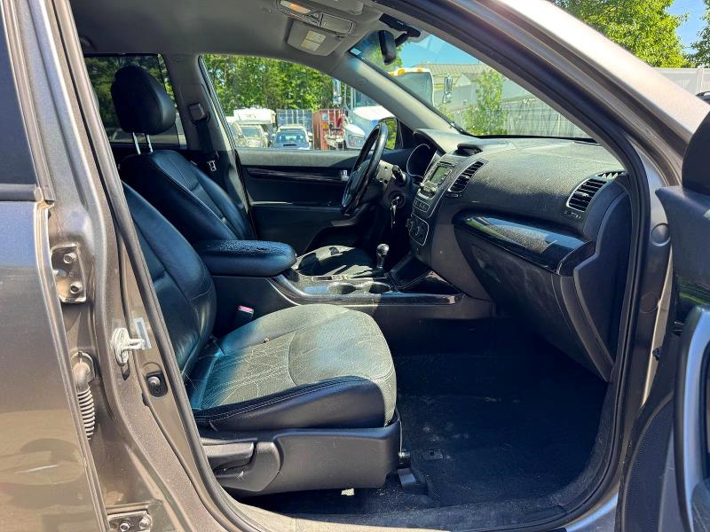 2015 Kia Sorento VIN 5XYKTCA67FG652623 COPART salvage auction — MINOR DENT/SCRATCHES, Ma - Certificate Of Title, sold $2,850 on 2026-07-29 (photo 7)