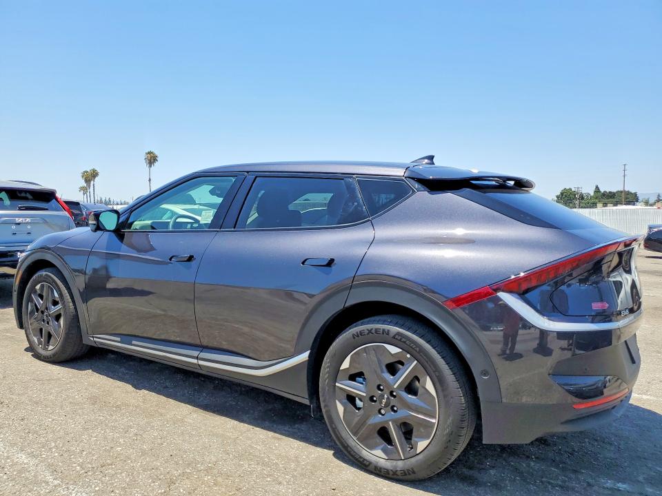 2025 Kia Ev6 VIN 5XYC34JA8SG014275 COPART salvage auction — MINOR DENT/SCRATCHES, Ca - Dis/Dlr/Exp Only Clean Title, sold $16,300 on 2026-07-02 (photo 2)