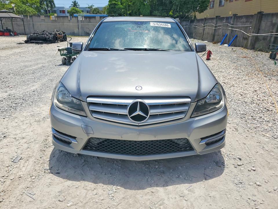 2013 Mercedes-benz VIN WDDGF8AB6DA812274 COPART salvage auction — MINOR DENT/SCRATCHES, Fl - Cert Of Title Slvg Rebuildable, sold $2,350 on 2026-07-17 (photo 5)